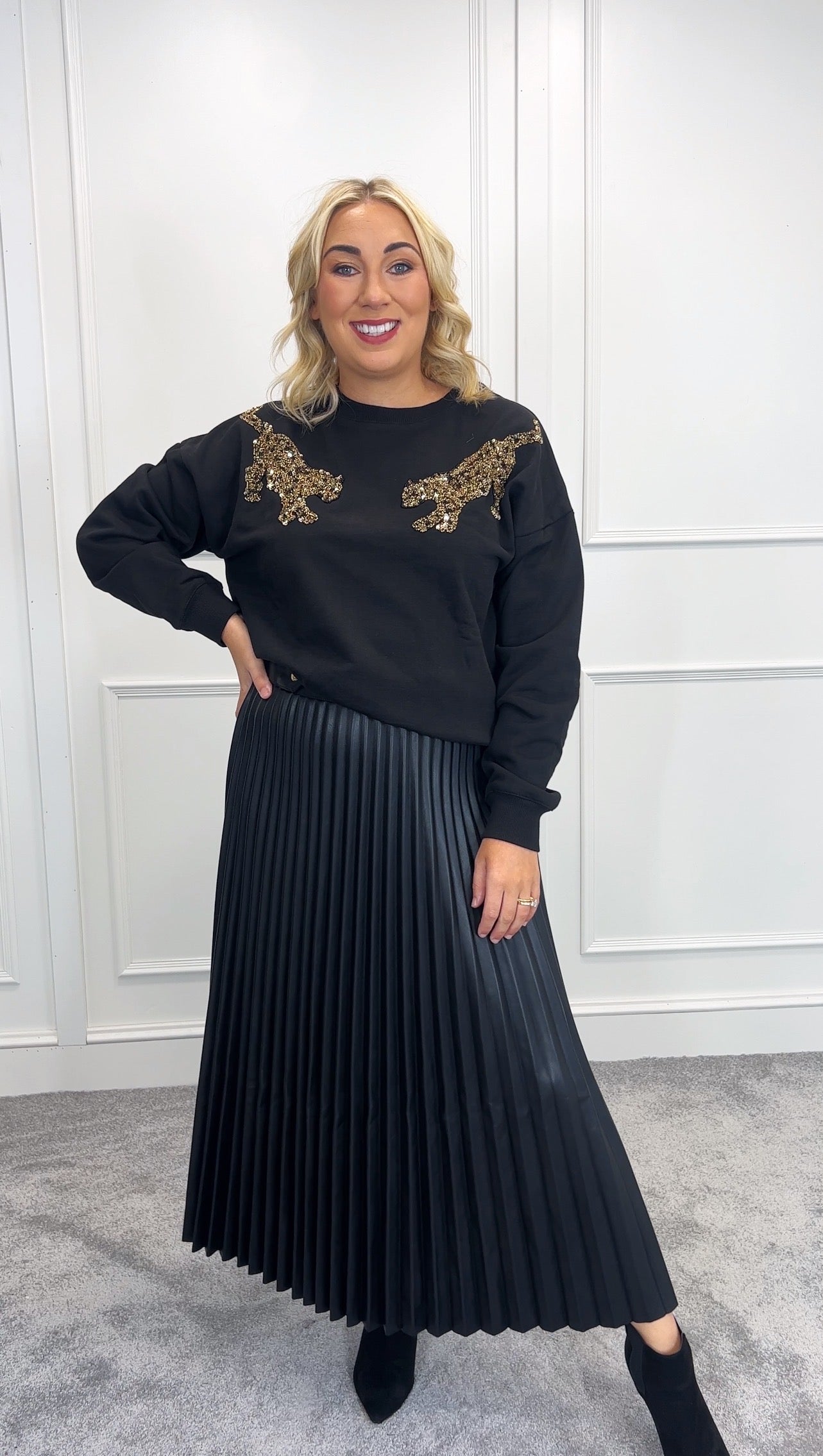 SWEATSHIRT WITH TIGER DETAILS