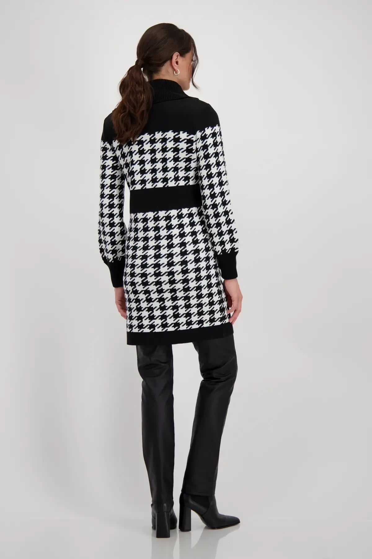 Contrasts zip up (Size 16)