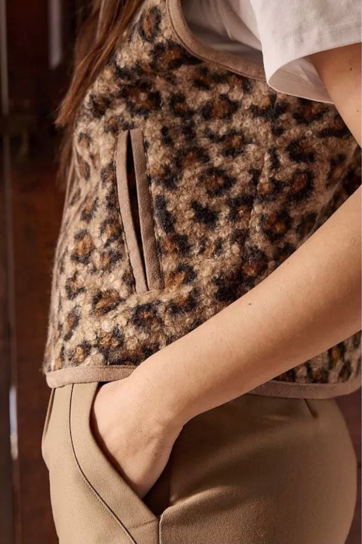 Molly ladies woven leopard print sleeveless jacket