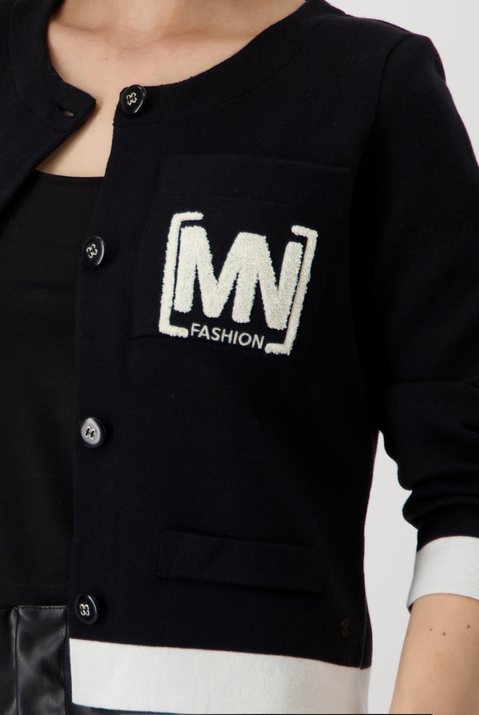 Black M cardi
