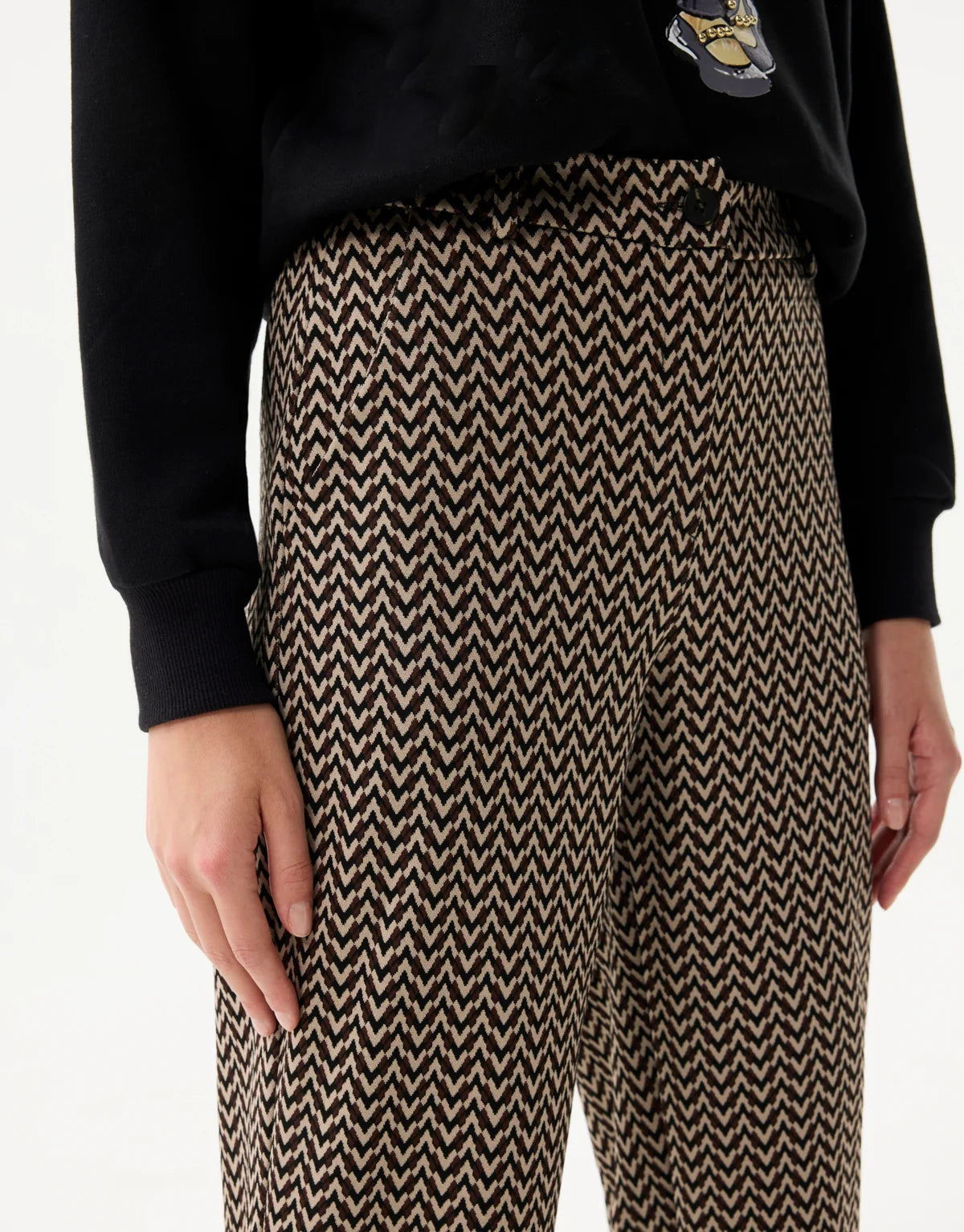 CHEVRON PATTERN PANTS