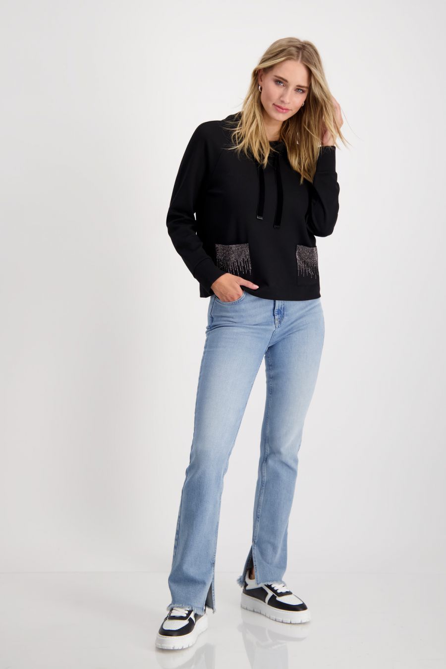 Monari sequin pockets power look