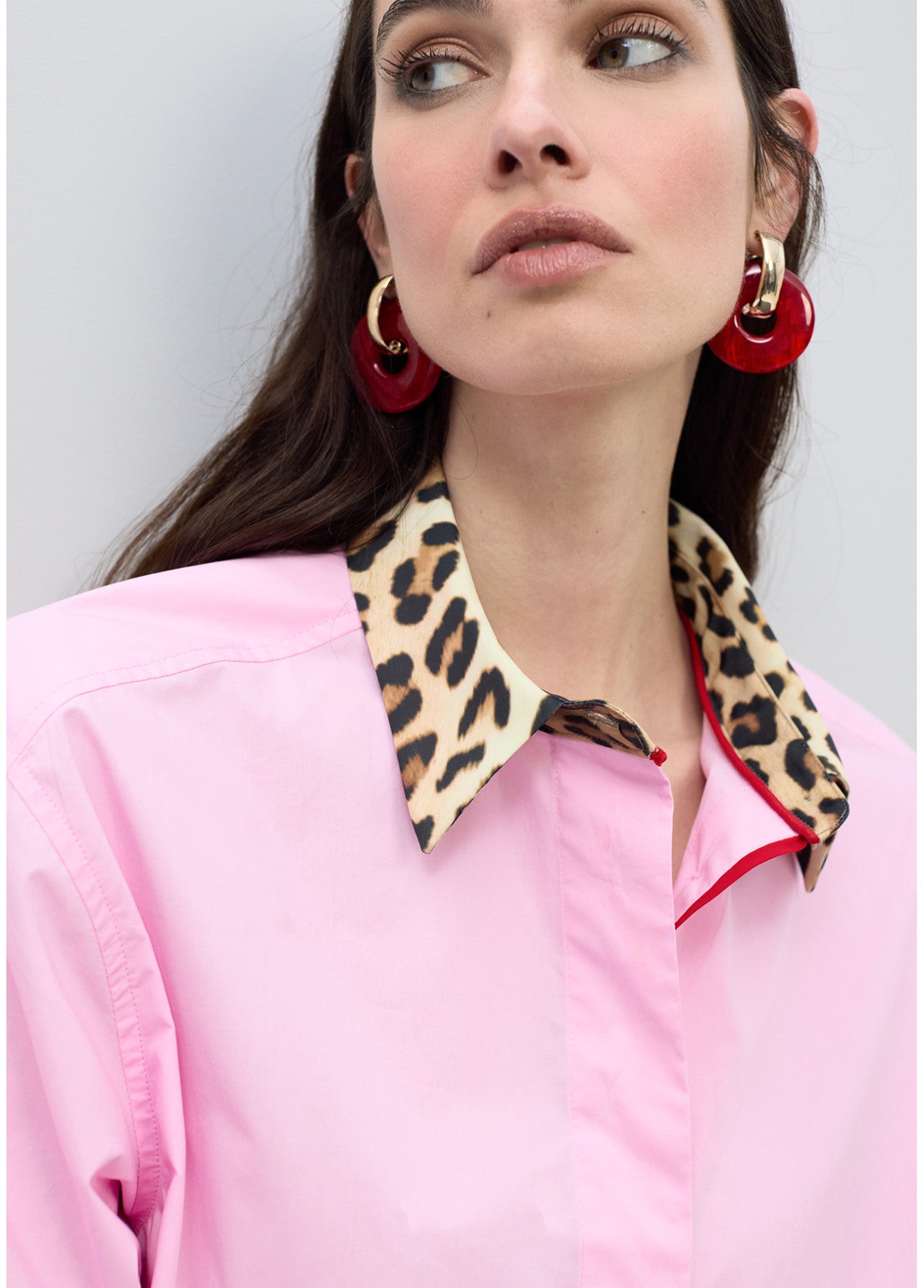 Pink shirt with leopard