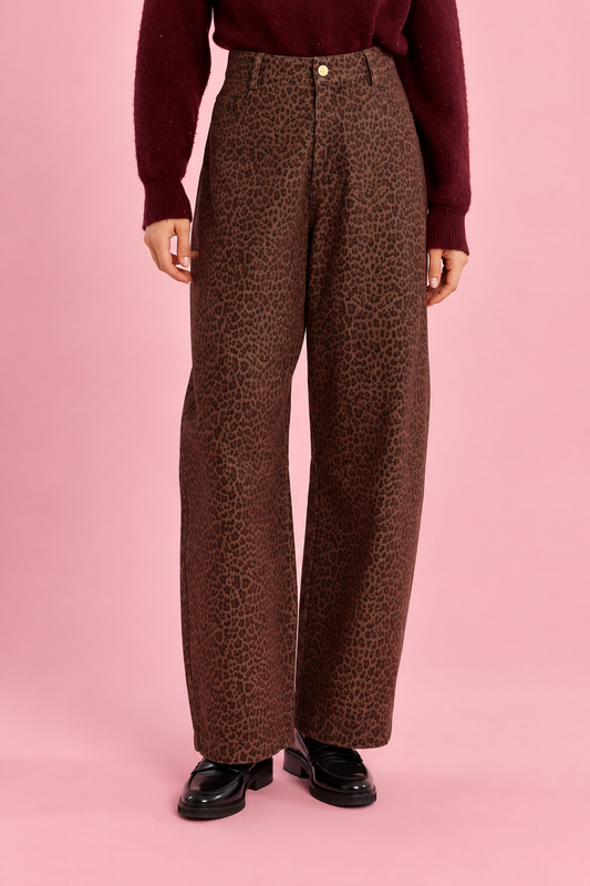 Barrel leopard jeans