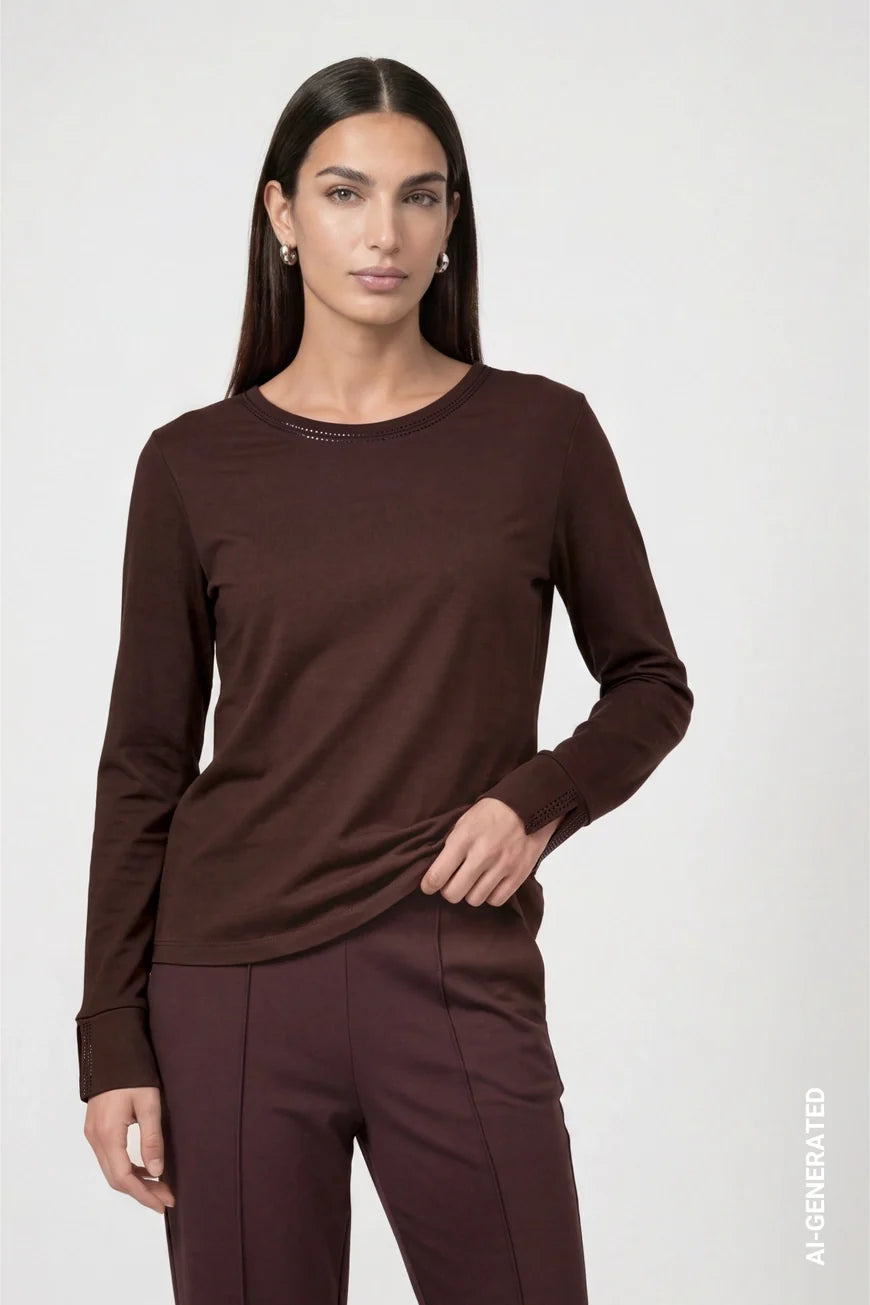 Round neck detail on neck