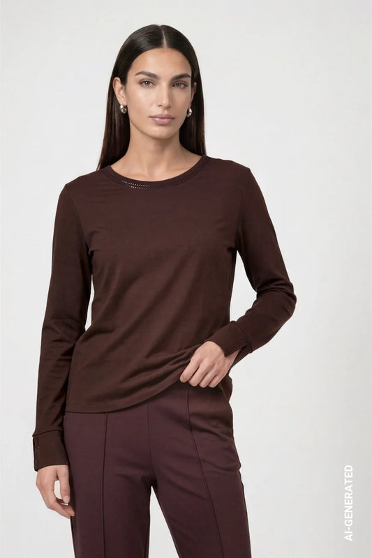 Round neck detail on neck 053