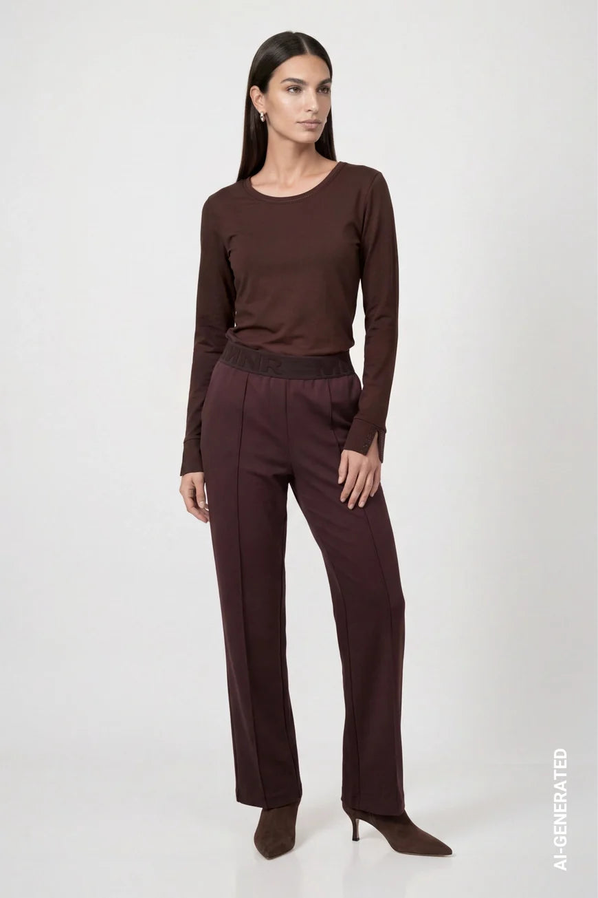 Round neck detail on neck