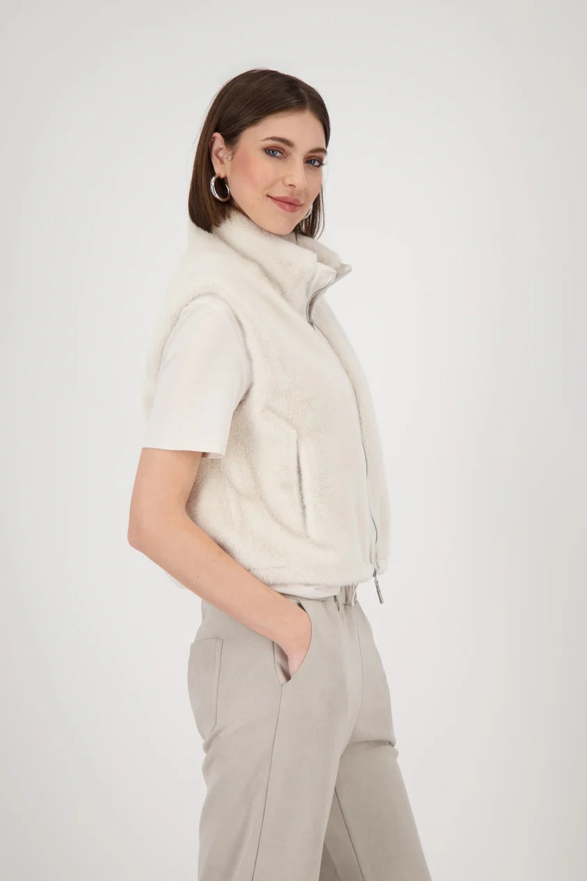Fake fur waistcoat oat milk 132