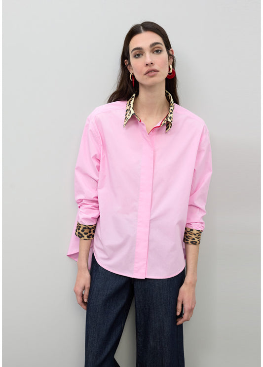 Pink shirt with leopard