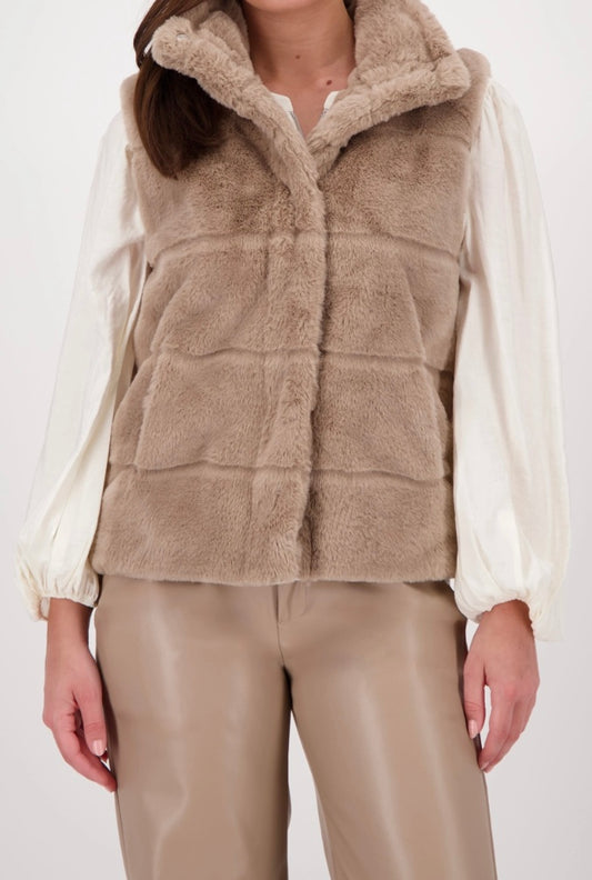 Fake fur truffle waistcoat 140