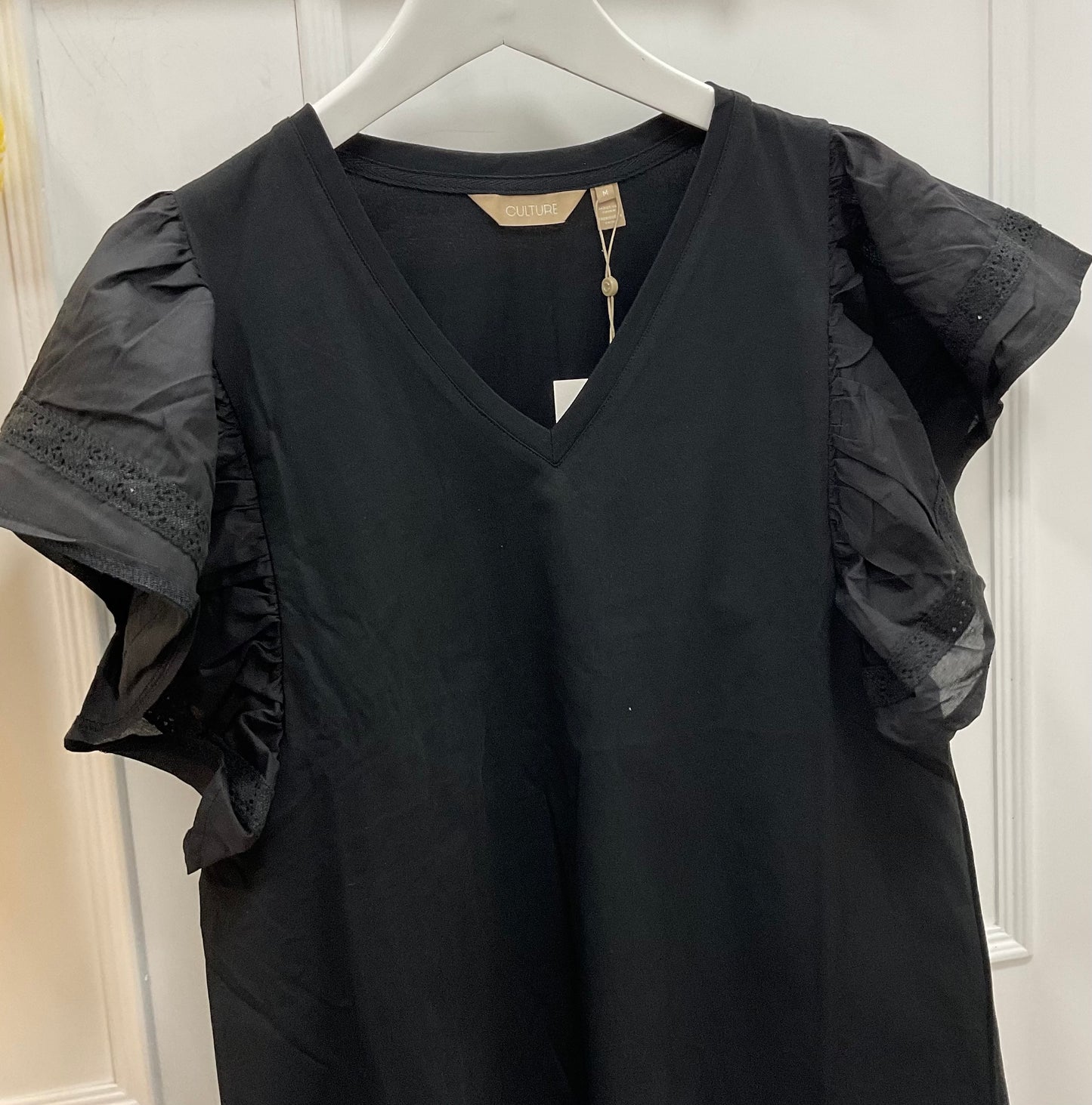 Cuz a black tee shirt frill sleeve