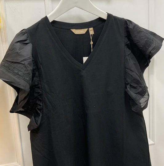 Cuz a black tee shirt frill sleeve