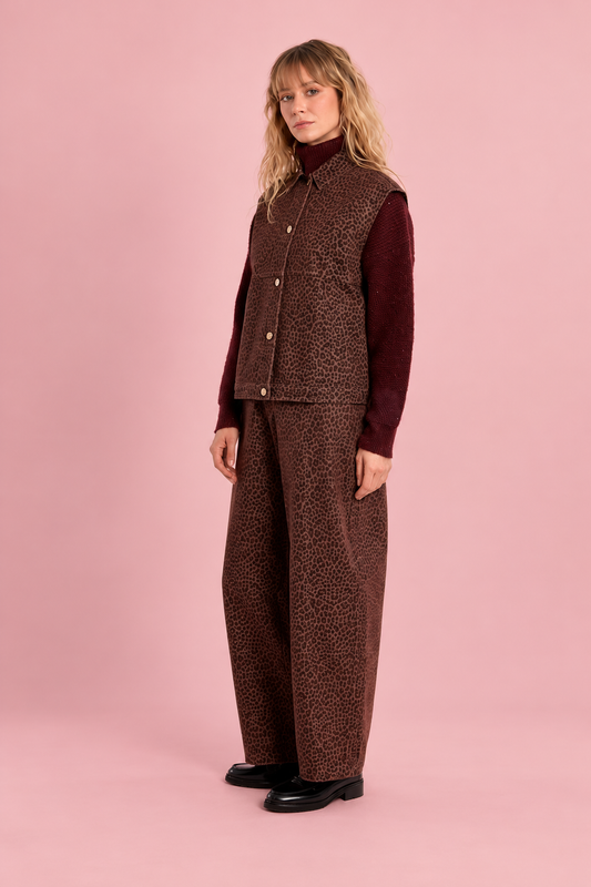 Barrel leopard jeans