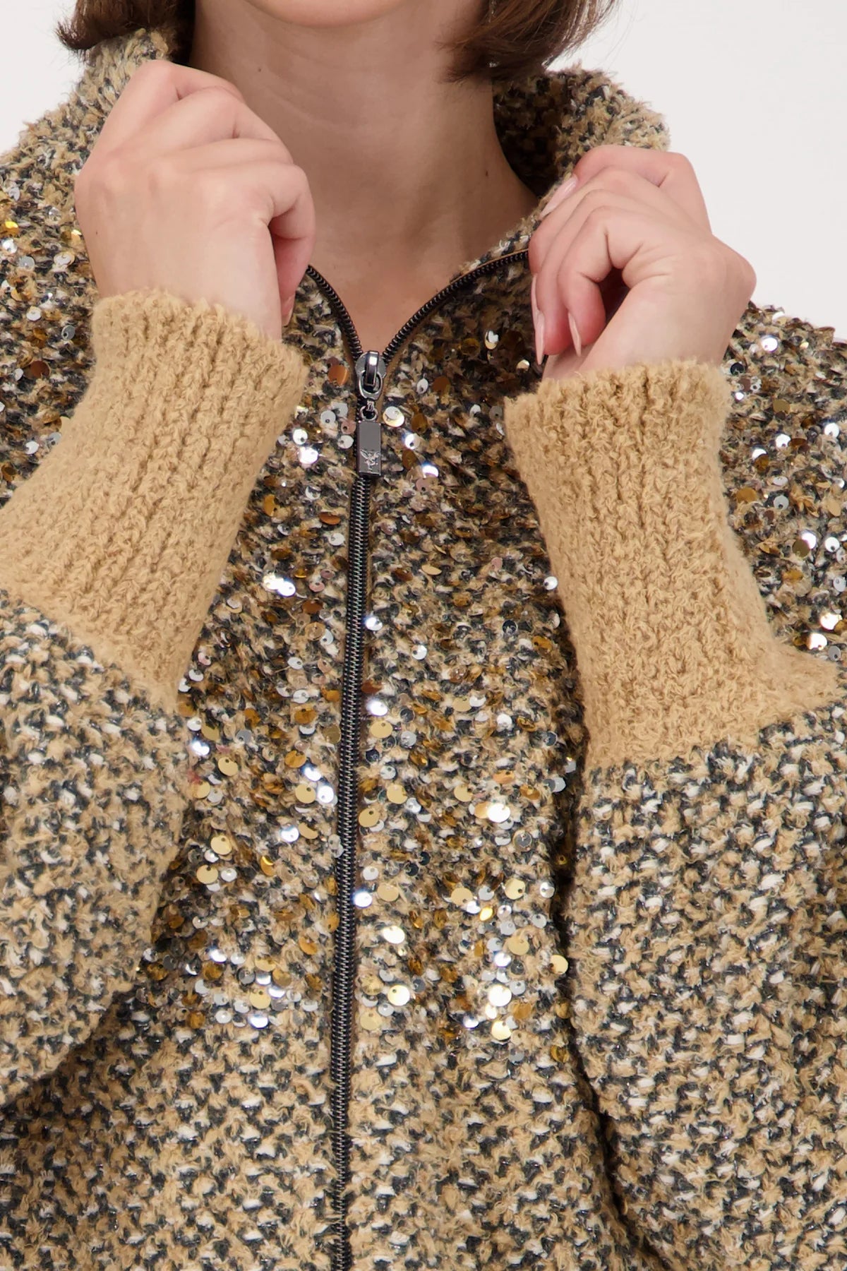 CARDIGAN WITH SEQUINS 562