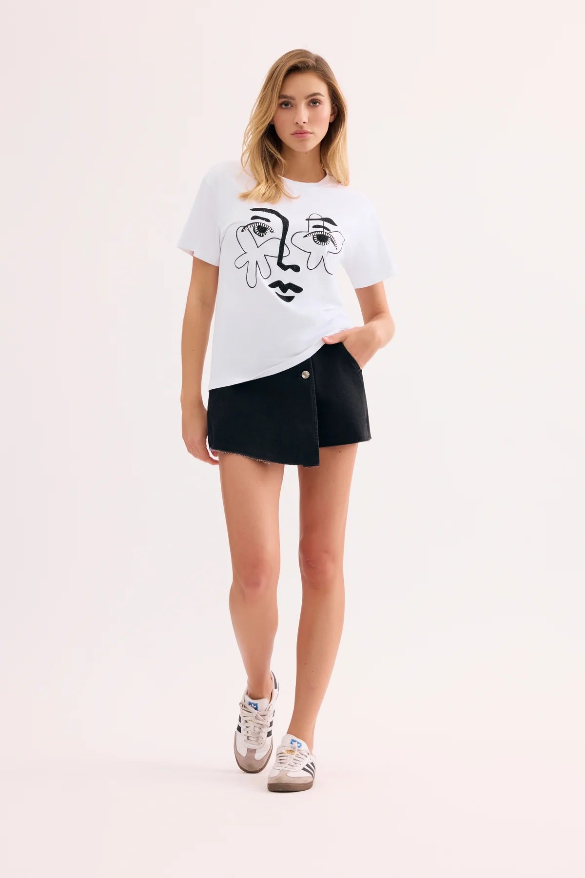 Abstact face black white 358