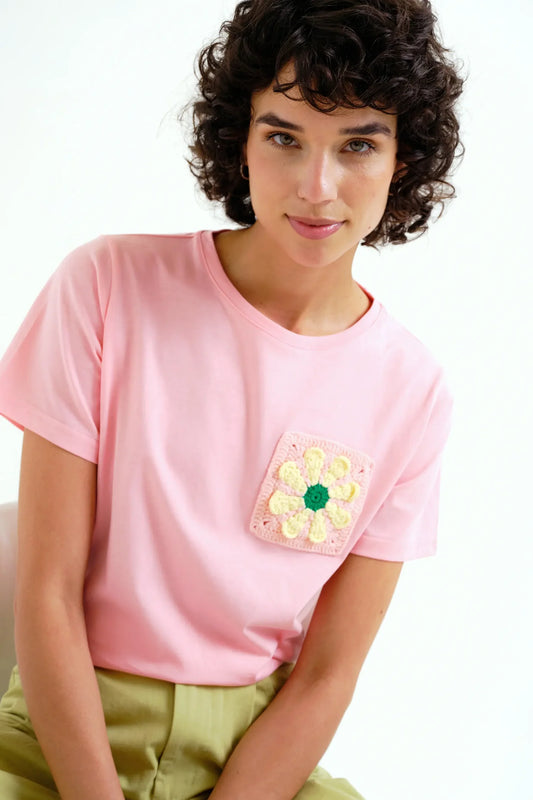 Flower pocket t-shirt